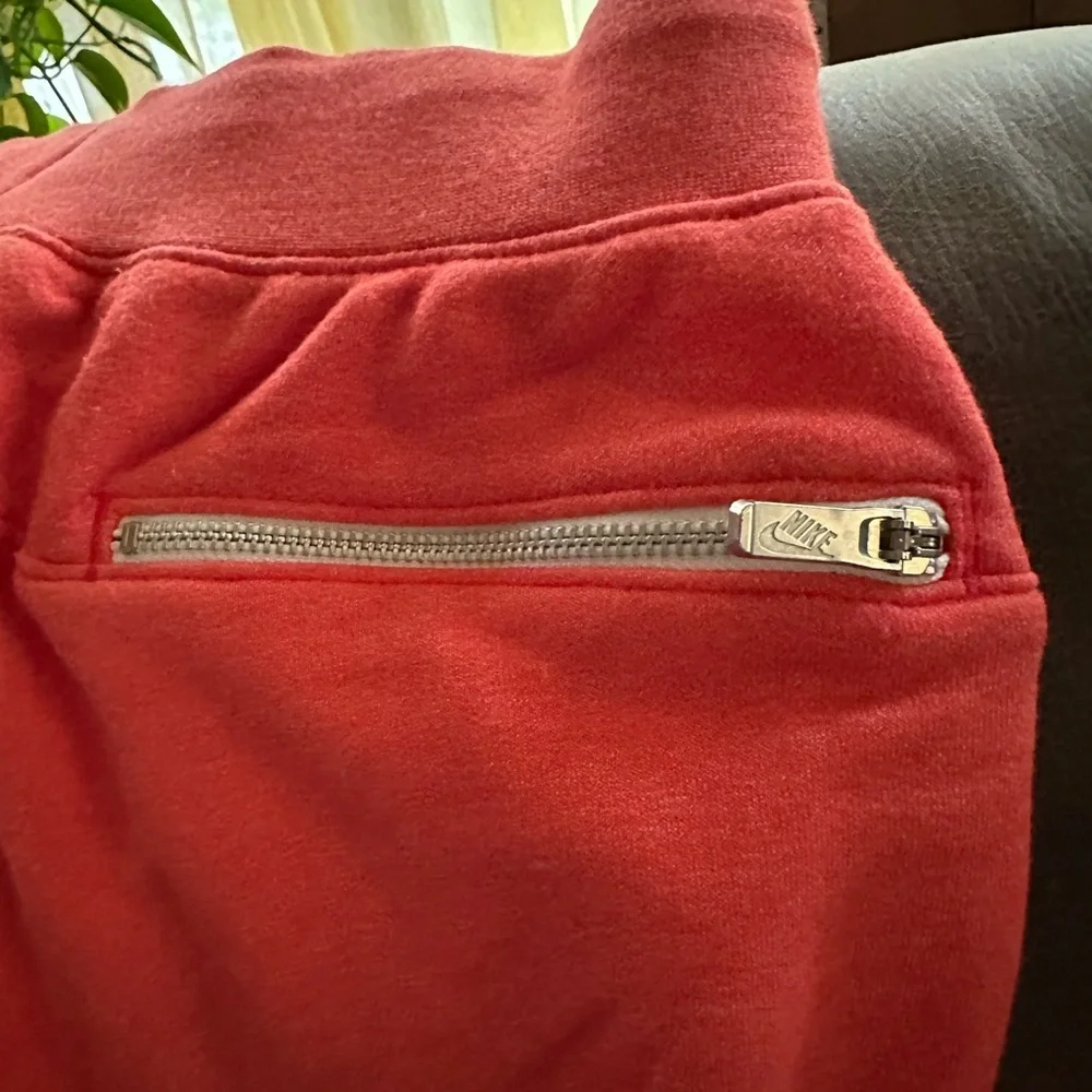 Nike - Picture 4 of 5